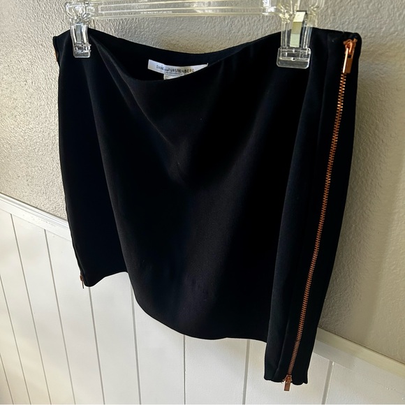 DIANE VON FURSTENBERG Martini Mini Skirt with Rose Gold Side Zippers - Picture 5 of 7